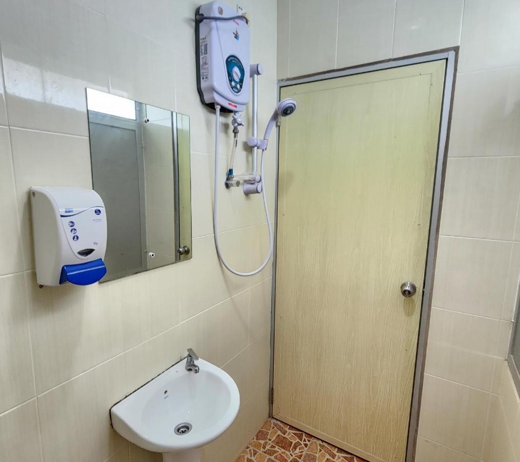 Oyo 90743 Hotel Ban Cheong Kangar Eksteriør bilde